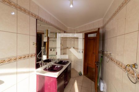 Casa à venda com 288m², 3 quartos e 3 vagasBanheiro do Quarto 1