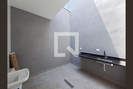 Casa à venda com 105m², 3 quartos e 2 vagas Casa à venda com 105m², 3 quartos e 2 vagasQuintal / Área de Serviço