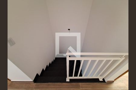 Casa à venda com 105m², 3 quartos e 2 vagas Casa à venda com 105m², 3 quartos e 2 vagasEscadas