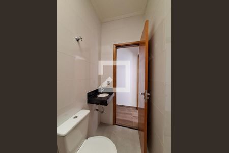 Casa à venda com 105m², 3 quartos e 2 vagas Casa à venda com 105m², 3 quartos e 2 vagasBanheiro