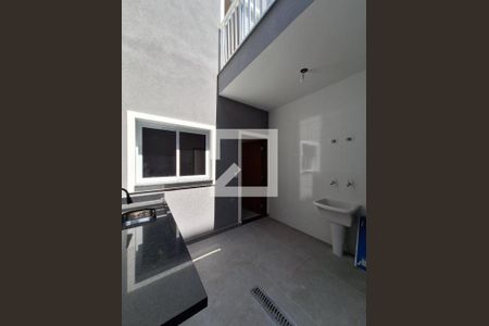 Casa à venda com 105m², 3 quartos e 2 vagas Casa à venda com 105m², 3 quartos e 2 vagasQuintal / Área de Serviço