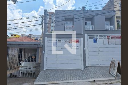 Casa à venda com 105m², 3 quartos e 2 vagas Casa à venda com 105m², 3 quartos e 2 vagasFachada