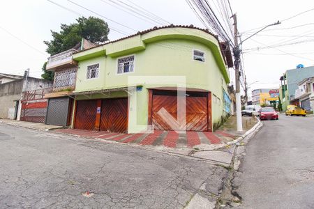 Casa à venda com 180m², 3 quartos e 5 vagasFachada + Plaquinha