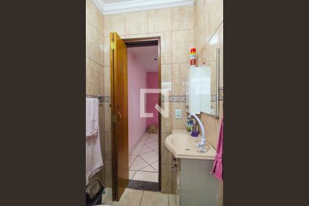 Casa à venda com 180m², 3 quartos e 5 vagasBanheiro da Suíte 2