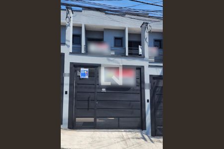 Casa à venda com 119m², 3 quartos e 2 vagas Casa à venda com 119m², 3 quartos e 2 vagasFachada