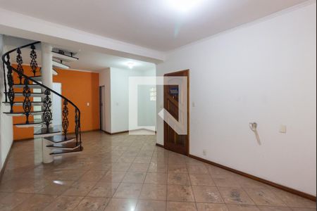 Sala de casa para alugar com 3 quartos, 240m² em Conjunto Residencial José Bonifácio, São Paulo