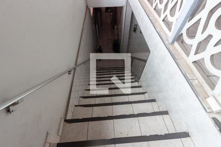 Casa para alugar com 240m², 3 quartos e 2 vagas Casa para alugar com 240m², 3 quartos e 2 vagasEscada