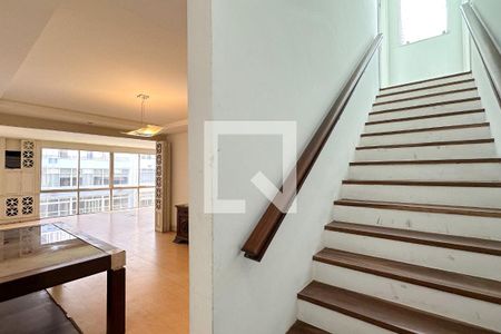 Apartamento para alugar com 700m², 4 quartos e 3 vagasEscada