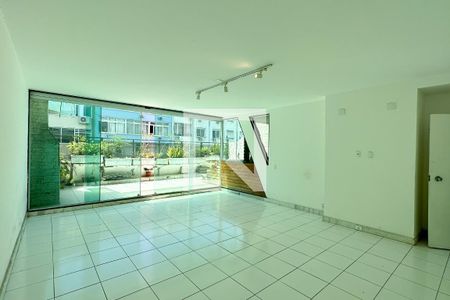 Apartamento para alugar com 700m², 4 quartos e 3 vagasSegundo Andar - Sala 02