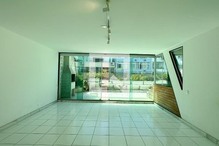 Apartamento para alugar com 700m², 4 quartos e 3 vagasSegundo Andar - Sala 02