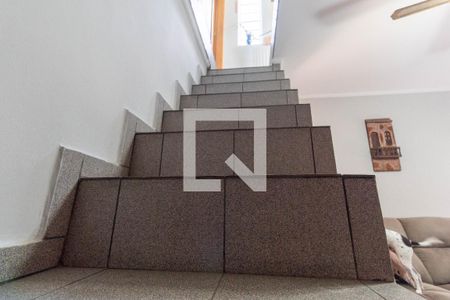 Casa para alugar com 510m², 6 quartos e 2 vagas Casa para alugar com 510m², 6 quartos e 2 vagasEscada