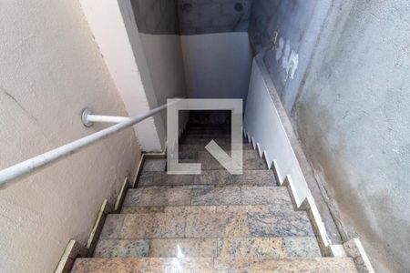 Casa para alugar com 510m², 6 quartos e 2 vagas Casa para alugar com 510m², 6 quartos e 2 vagasEscada