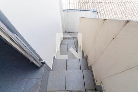 Casa para alugar com 510m², 6 quartos e 2 vagas Casa para alugar com 510m², 6 quartos e 2 vagasEscada