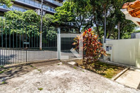 Casa à venda com 100m², 2 quartos e 1 vaga Casa à venda com 100m², 2 quartos e 1 vagaQuintal