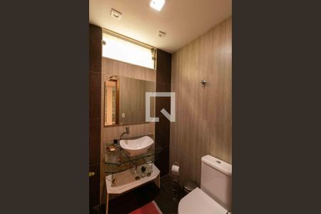 Casa à venda com 210m², 3 quartos e 4 vagasLavabo