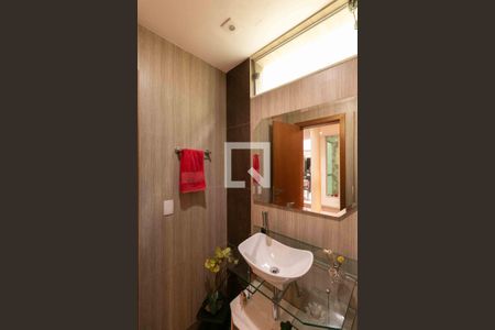 Casa à venda com 210m², 3 quartos e 4 vagasLavabo