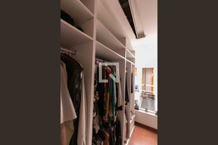 Casa à venda com 210m², 3 quartos e 4 vagasCloset