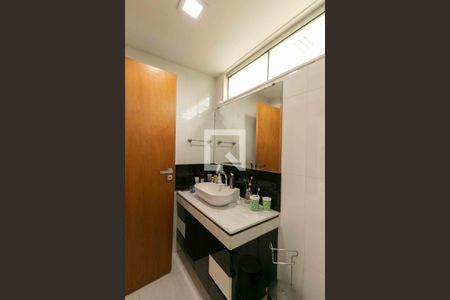 Casa à venda com 210m², 3 quartos e 4 vagasBanheiro da Suíte