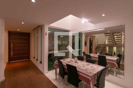 Casa à venda com 210m², 3 quartos e 4 vagasEntrada