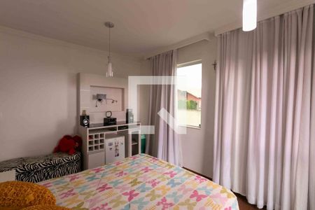 Casa à venda com 210m², 3 quartos e 4 vagasSuíte