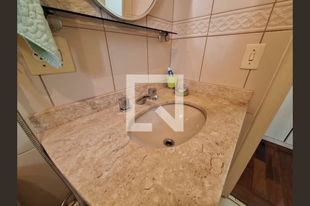 Apartamento à venda com 210m², 3 quartos e 3 vagasBanheiro Quarto 2