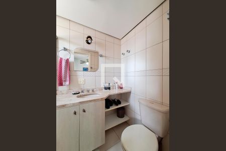 Apartamento à venda com 210m², 3 quartos e 3 vagasBanheiro Quarto 1