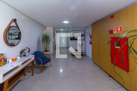 Apartamento à venda com 85m², 3 quartos e 2 vagas Apartamento à venda com 85m², 3 quartos e 2 vagasHall social
