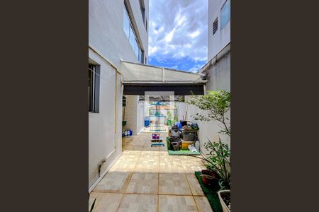 Apartamento à venda com 180m², 2 quartos e 1 vagaÁrea de Serviço