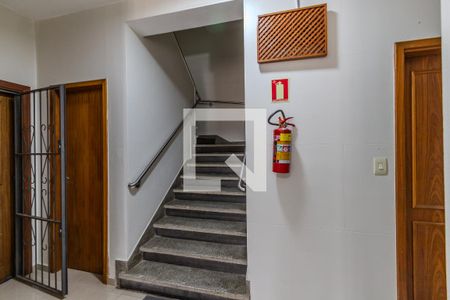 Apartamento à venda com 68m², 2 quartos e sem vaga Apartamento à venda com 68m², 2 quartos e sem vagaHall social