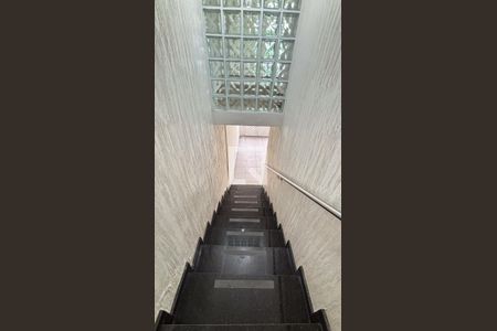 Casa para alugar com 272m², 3 quartos e 3 vagasEscada