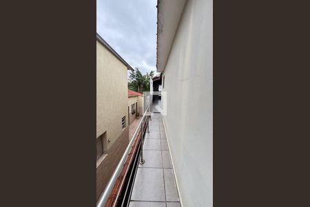 Casa para alugar com 272m², 3 quartos e 3 vagasCorredor - Quintal