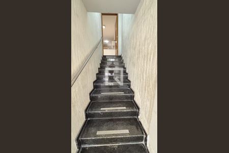 Casa para alugar com 272m², 3 quartos e 3 vagasEscada