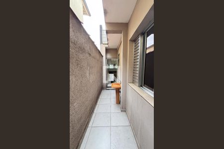 Casa para alugar com 272m², 3 quartos e 3 vagasCorredor - Quintal