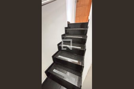 Casa para alugar com 272m², 3 quartos e 3 vagasEscada