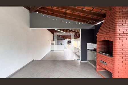 Casa para alugar com 272m², 3 quartos e 3 vagasQuintal