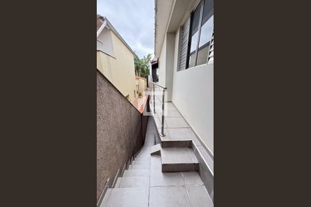 Casa para alugar com 272m², 3 quartos e 3 vagasCorredor - Quintal