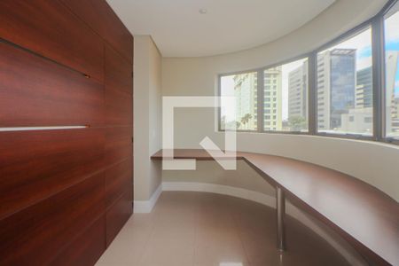 Apartamento à venda com 277m², 3 quartos e 4 vagasEscritório