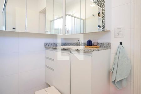 Casa à venda com 232m², 3 quartos e 4 vagasBanheiro suíte 2