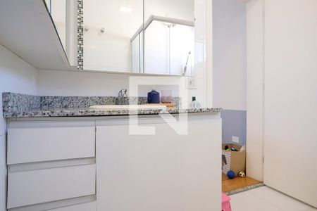 Casa à venda com 232m², 3 quartos e 4 vagasBanheiro suíte 2