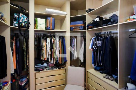 Casa à venda com 232m², 3 quartos e 4 vagasCloset suíte 1