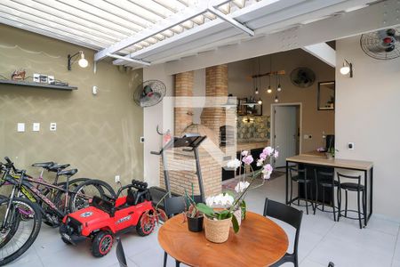 Casa à venda com 232m², 3 quartos e 4 vagasQuintal