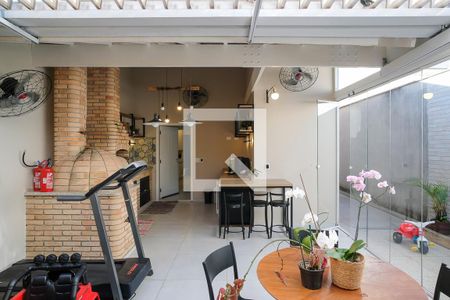 Casa à venda com 232m², 3 quartos e 4 vagasQuintal