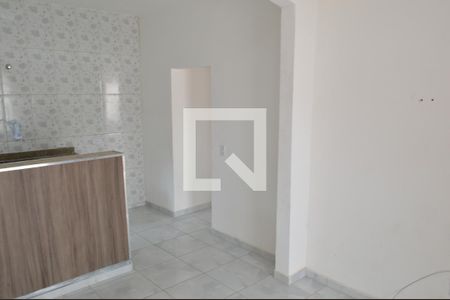 Sala de casa para alugar com 1 quarto, 50m² em Curicica, Rio de Janeiro