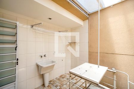 Casa de condomínio à venda com 133m², 3 quartos e 2 vagasÁrea de serviço