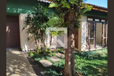 Casa à venda com 155m², 3 quartos e 6 vagas Casa à venda com 155m², 3 quartos e 6 vagasFoto 02