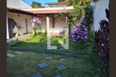 Casa à venda com 155m², 3 quartos e 6 vagas Casa à venda com 155m², 3 quartos e 6 vagasFoto 01