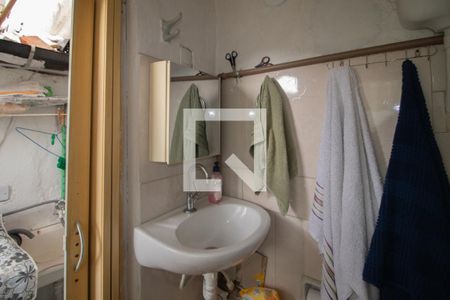 Casa à venda com 50m², 3 quartos e sem vaga Casa à venda com 50m², 3 quartos e sem vagaBanheiro e Área de Serviço