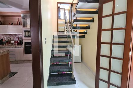 Casa à venda com 200m², 3 quartos e 2 vagasCorredor