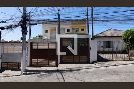 Casa para alugar com 140m², 3 quartos e 2 vagas Casa para alugar com 140m², 3 quartos e 2 vagasFachada