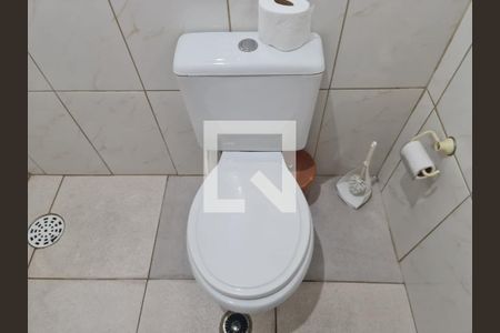 Casa à venda com 119m², 3 quartos e 1 vaga Casa à venda com 119m², 3 quartos e 1 vagaBanheiro área de serviço